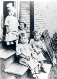 Siblings and Cousin about 1915-16
