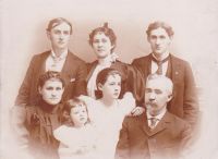 Abram and Mattie Ridgeway Vardeman's family about 1894